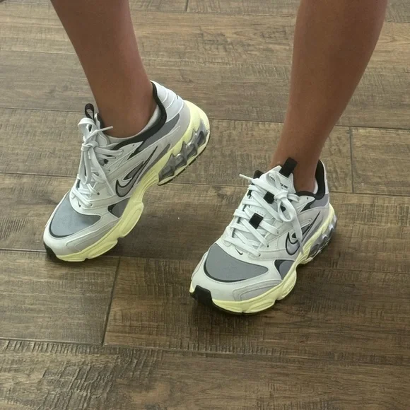 NWT - Nike Zoom Air Sneakers - Limited Edition Colors! - Picture 8 of 8